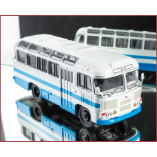 1:43 Magazine #7 with souvenir bus PAZ 672M